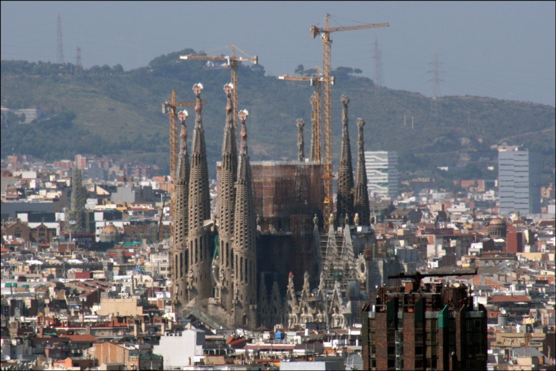 La-Sagrada-Familia-Distance