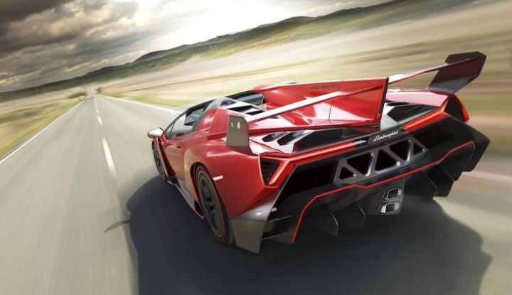 3246181_2053450-veneno-roadster-ambient-2-jpg-1813273