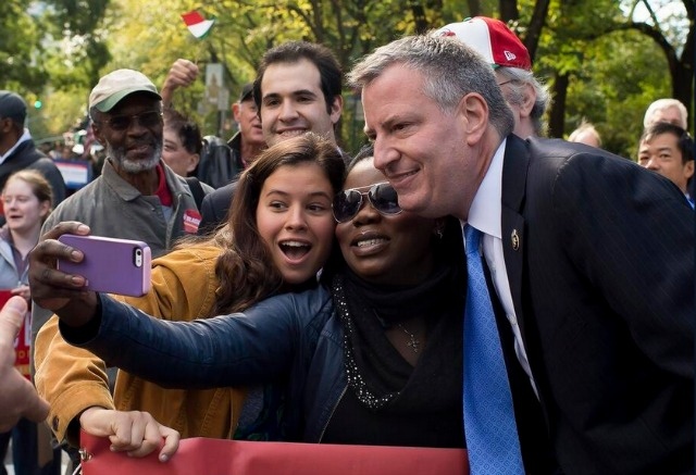 de_blasio_selfie_twitter_large_verge_medium_landscape