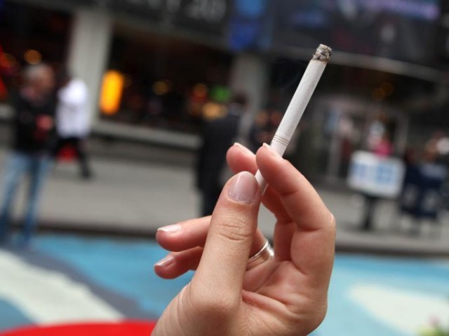 656341-smookingcigaretteAFP-1389133275-493-640x480