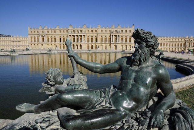 statue of poseidon