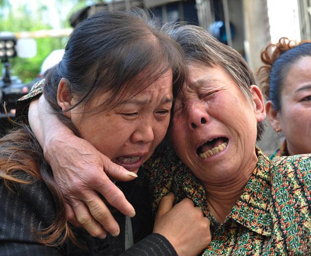 Mums Astonishing Reunion After 37 Years With Daughter