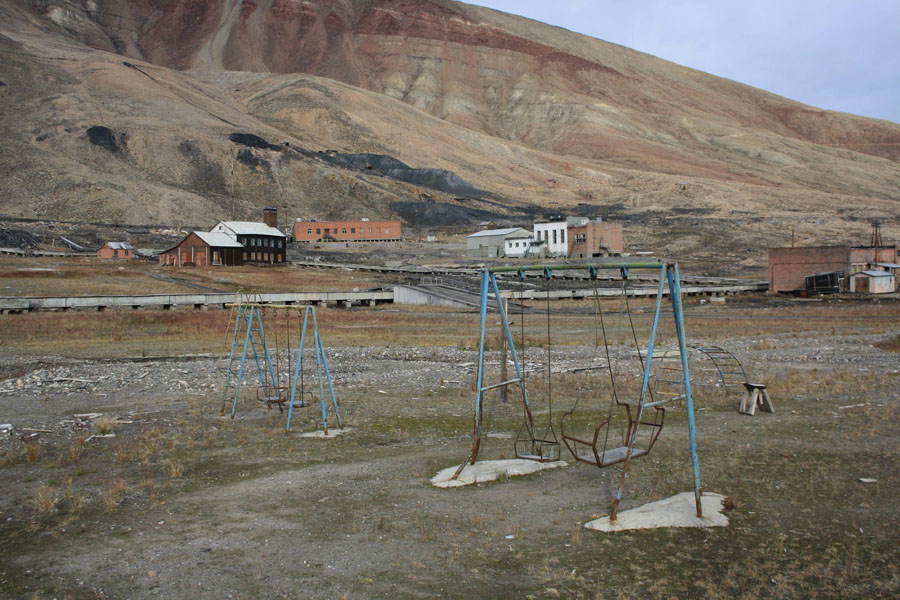 7 AbandonedPyramidenRustingSwings