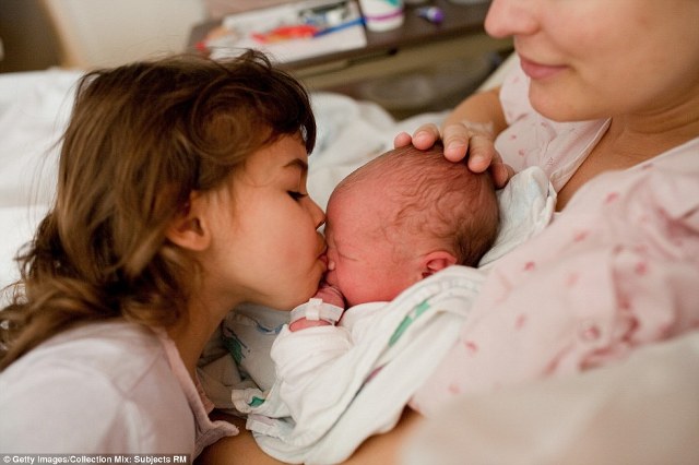 Mother_with_newborn_baby_