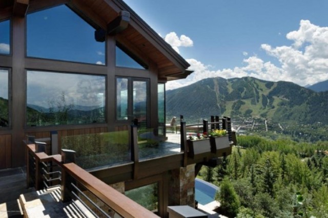 the-mountain-is-sometimes-known-as-billionaire-mountain-because-of-its-expensive-real-estate