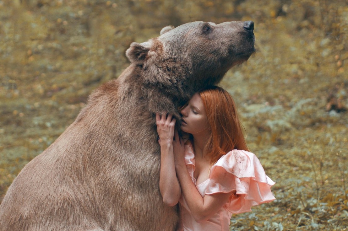 People With Wild Animals23