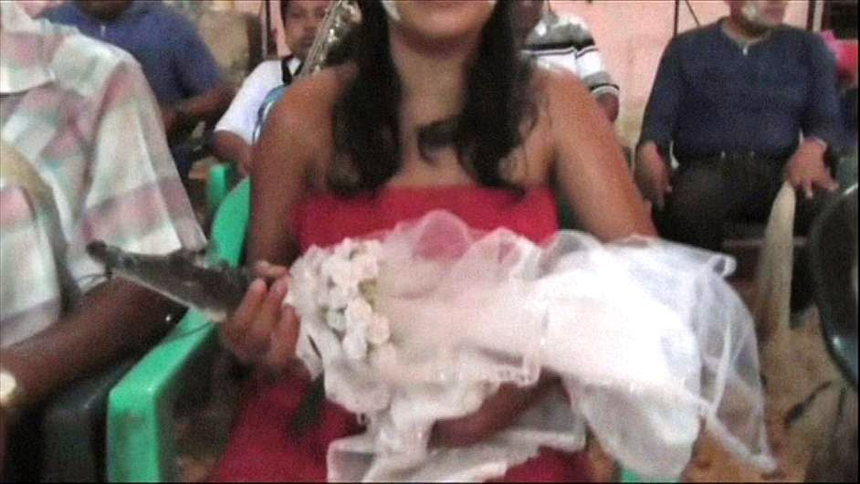 croc-in-wedding-dress-1-942x530