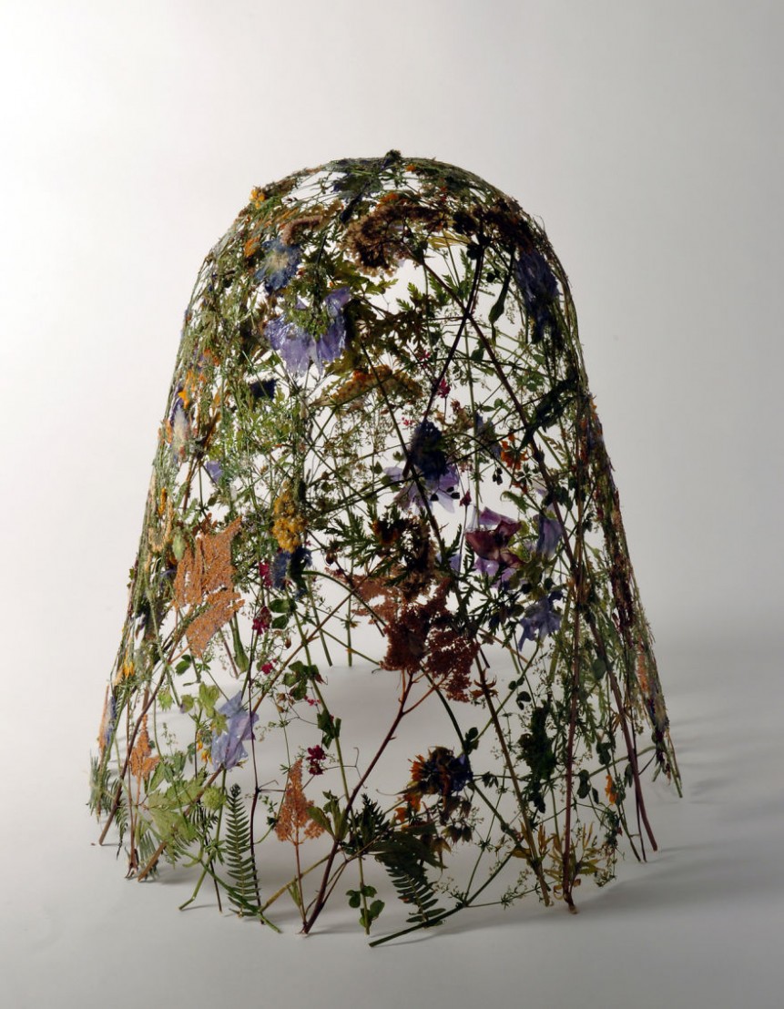 Spanish-Artist-Creates-Delicate-Pressed-Flower-Sculptures8__880