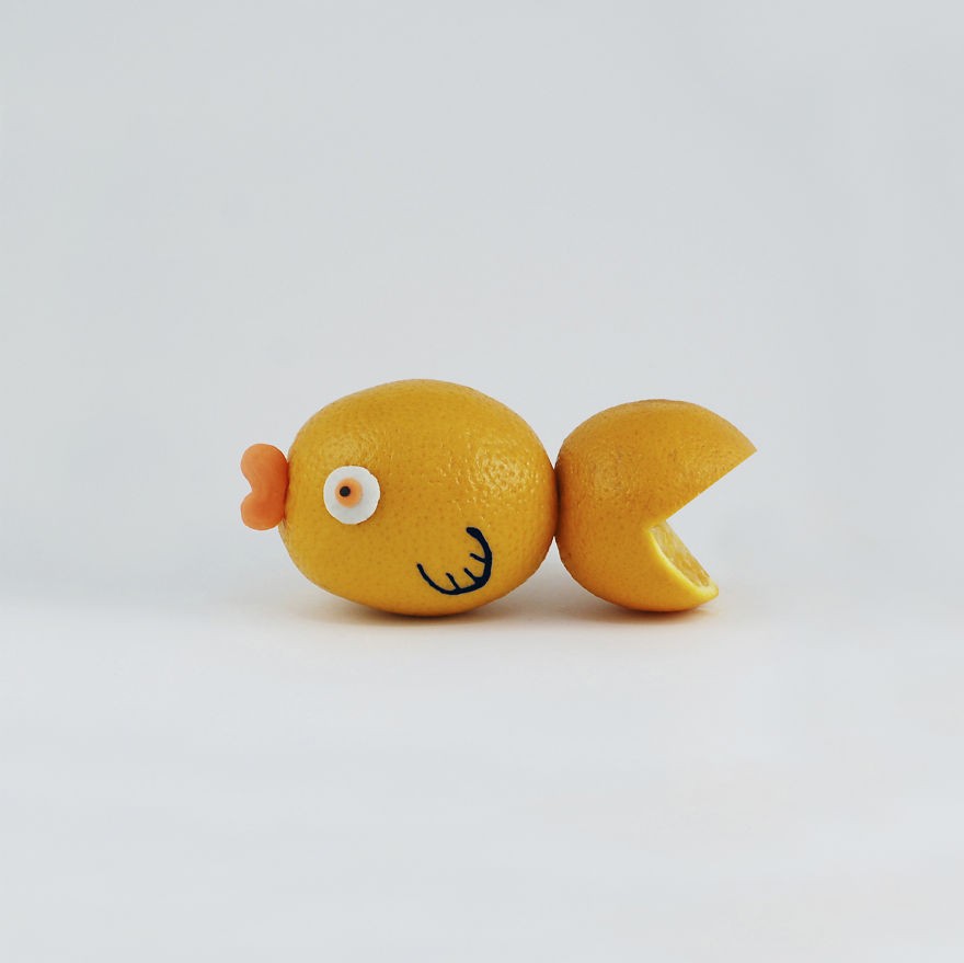 Playing-with-fruit-encourage-the-creativity-making-funny-characters__880