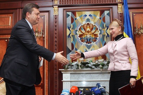 Ukraine's new PM Tymoshenko greets opposition leader and former PM Yanukovich before meeting in Kiev