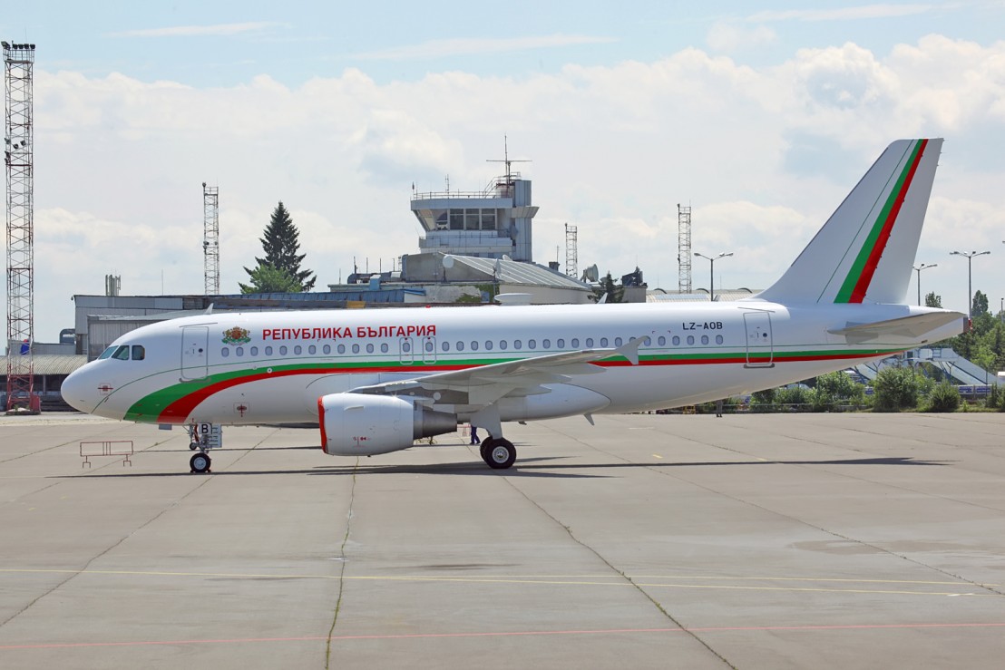Един от двата Airbus A319 взети на лизинг през 2009 г. Машината се използва и до днес