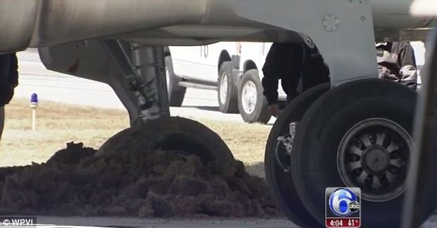 Frontier airlines-stuck in mud1