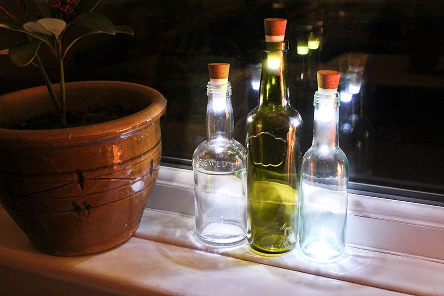rechargeable-usb-led-bottle-light-suck-uk-4