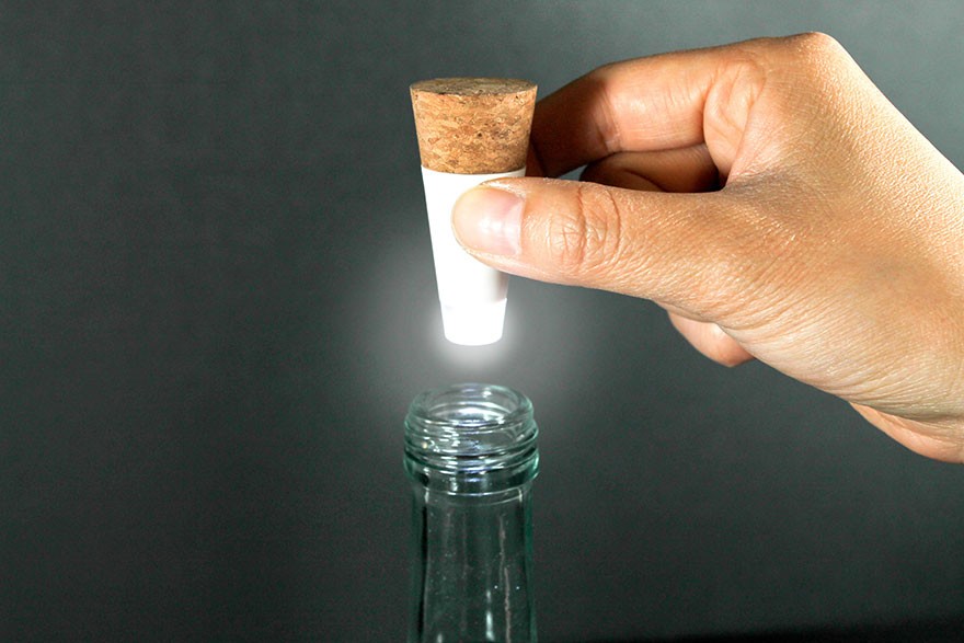 rechargeable-usb-led-bottle-light-suck-uk-7