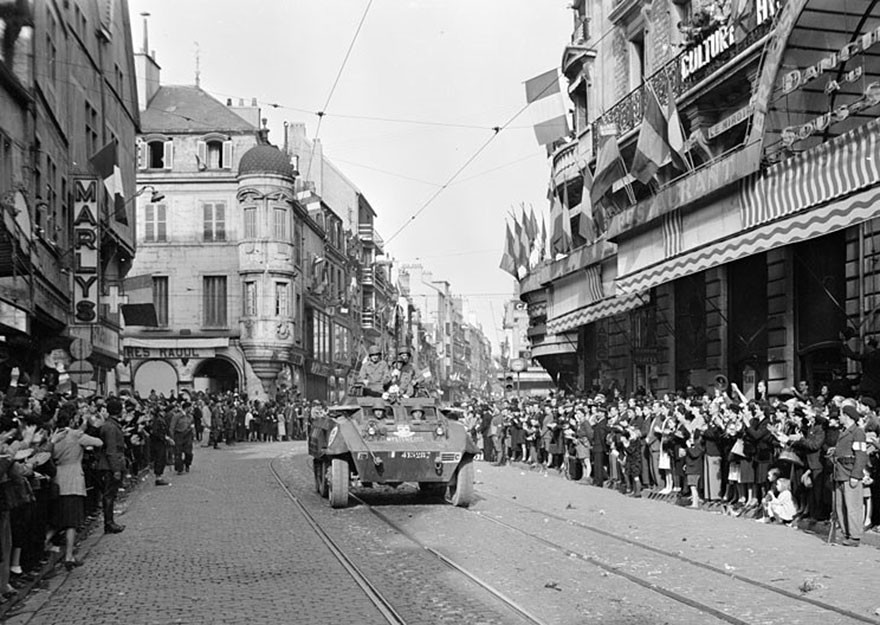 war-photographs-recreated-pierre-remi-mazille-france-19