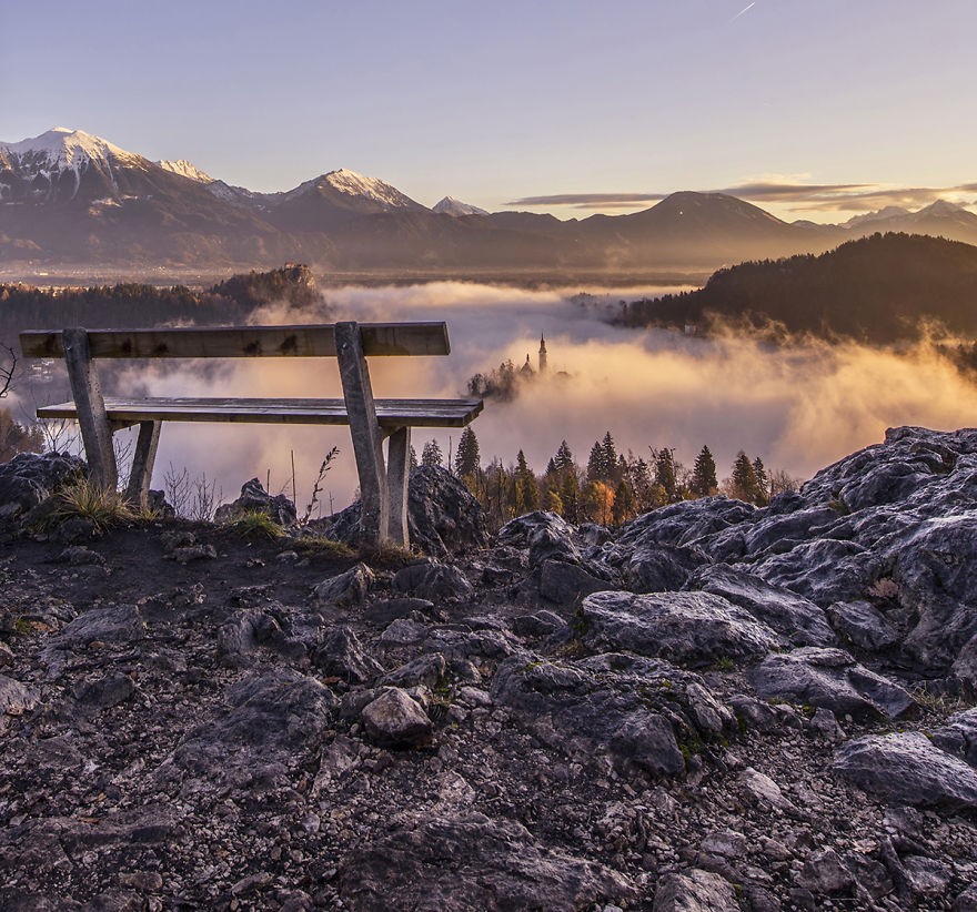 Capturing-a-spectacular-sunrise-at-lake-Bled3__880