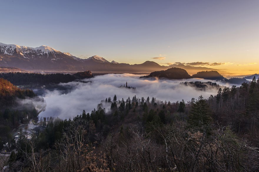 Capturing-a-spectacular-sunrise-at-lake-Bled5__880