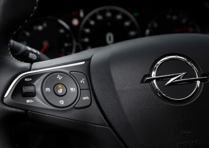Opel-Insignia-Grand-Sport-304987-3