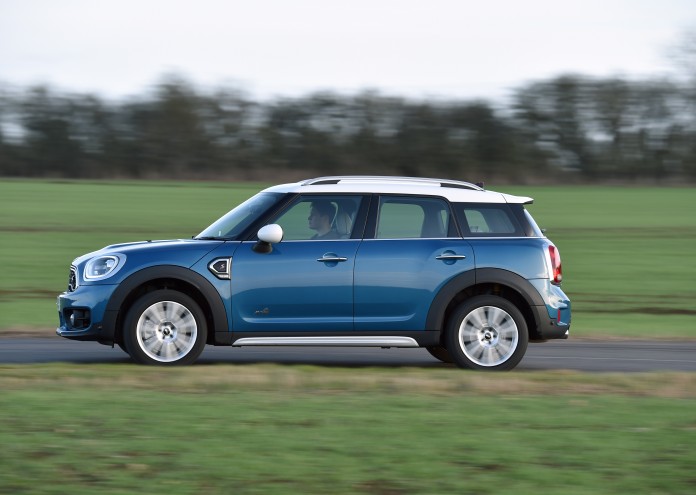 P90245945_highRes_mini-cooper-s-countr
