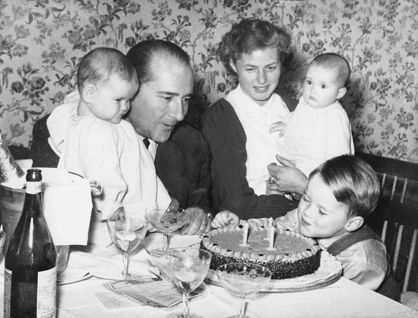 Ingrid Bergman, Swedish actress, with her husband Roberto Rossellini and the twins Ingrid and Isabella celebrating son Robertinoïs birthday - 1953