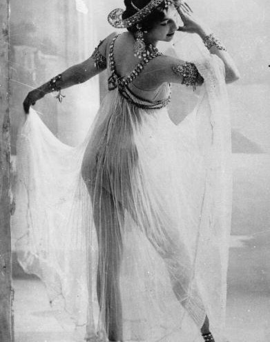  Mata Hari 