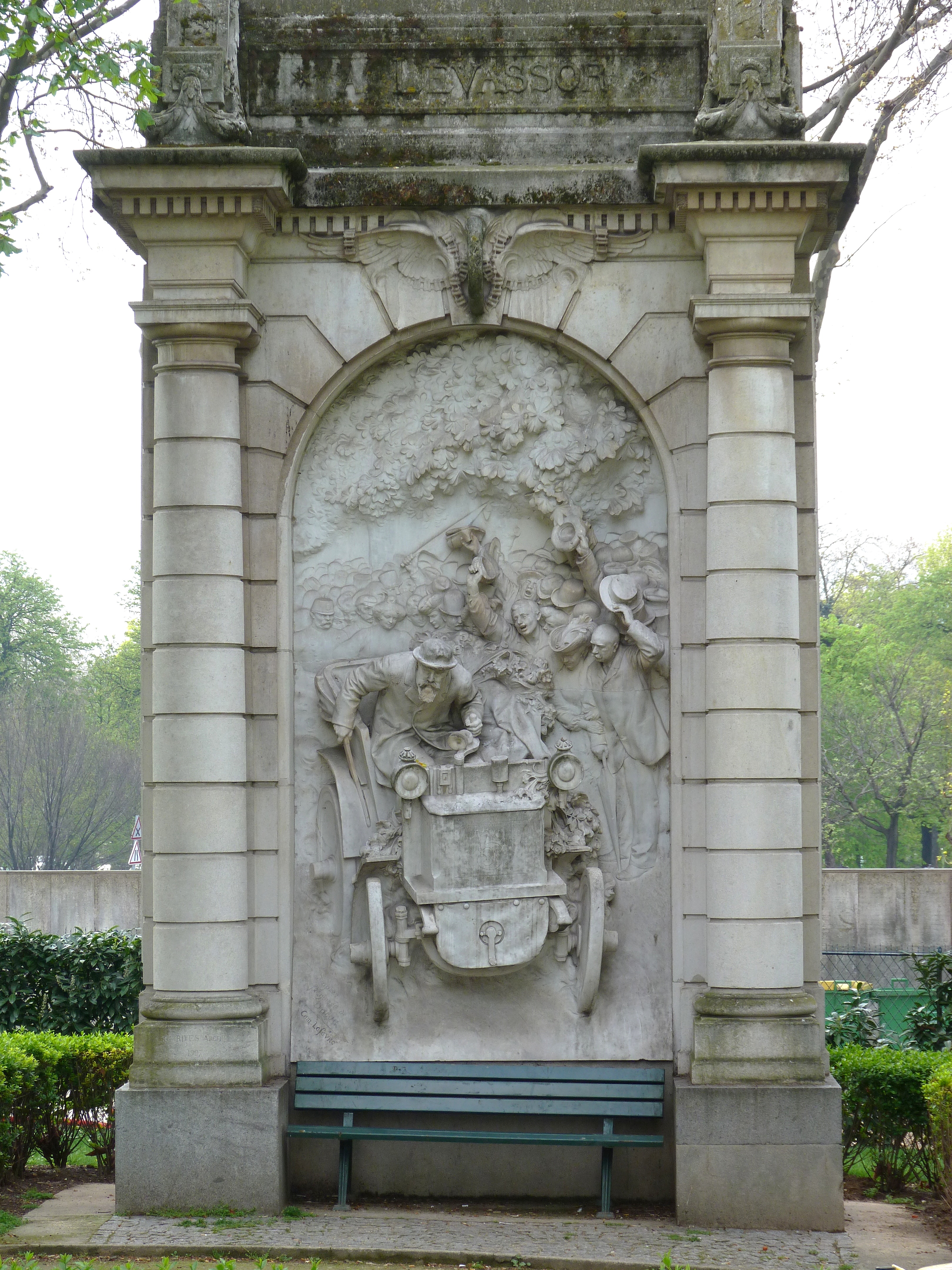 Monument_à_Levassor_1907