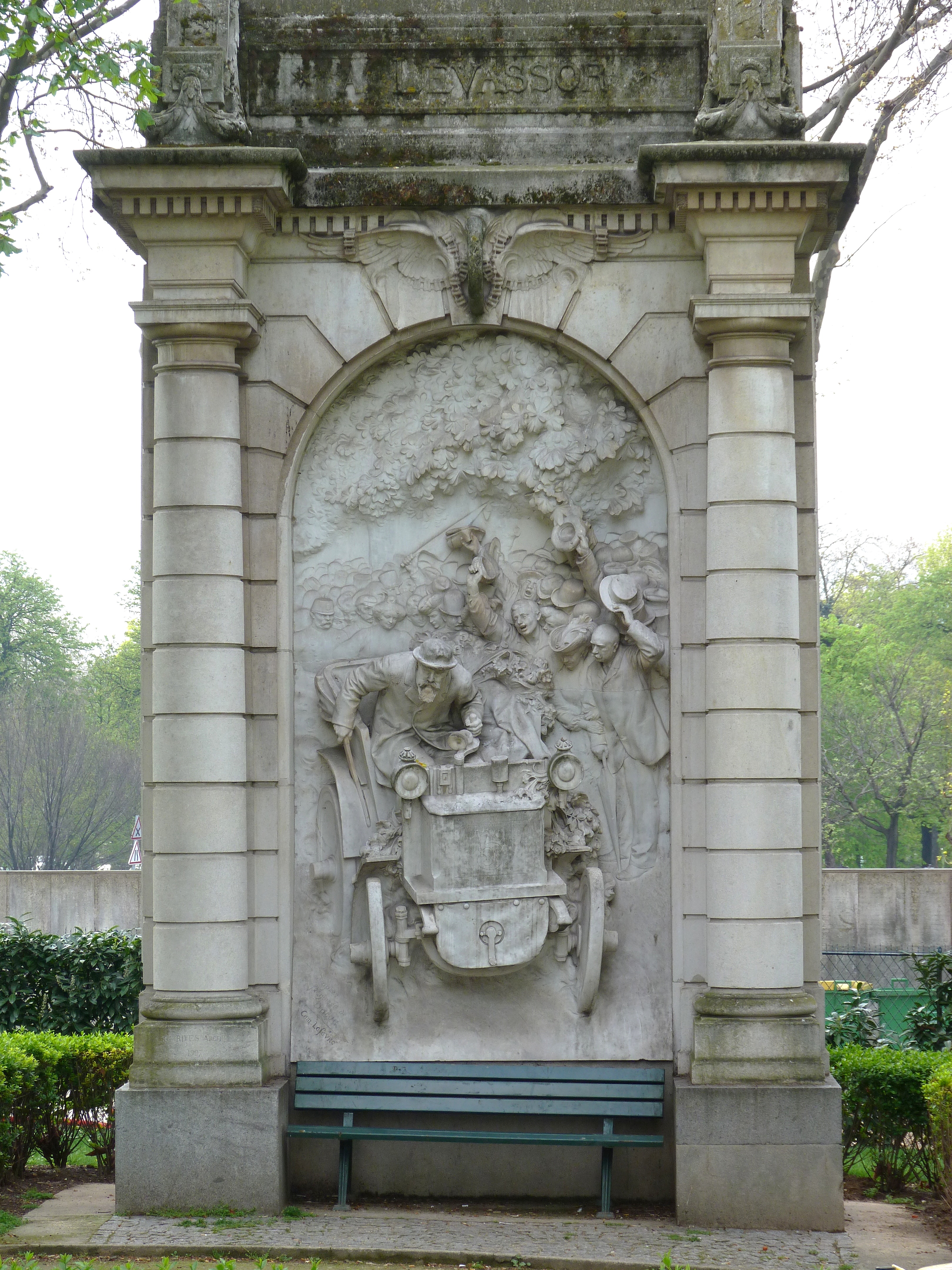  Monument_à_Levassor_1907 