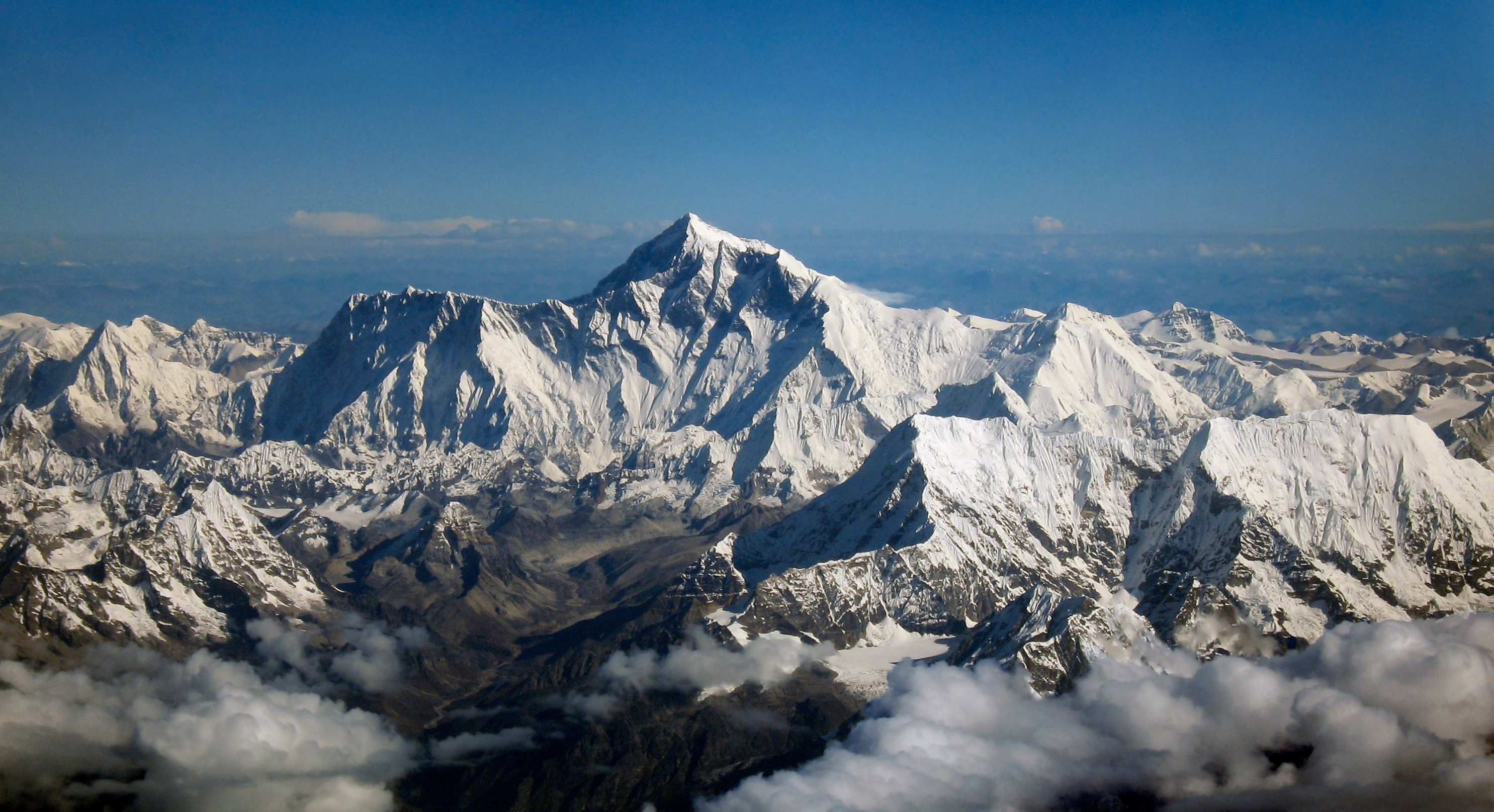  Mount_Everest_as_seen_from_Drukair2_PLW_edit 