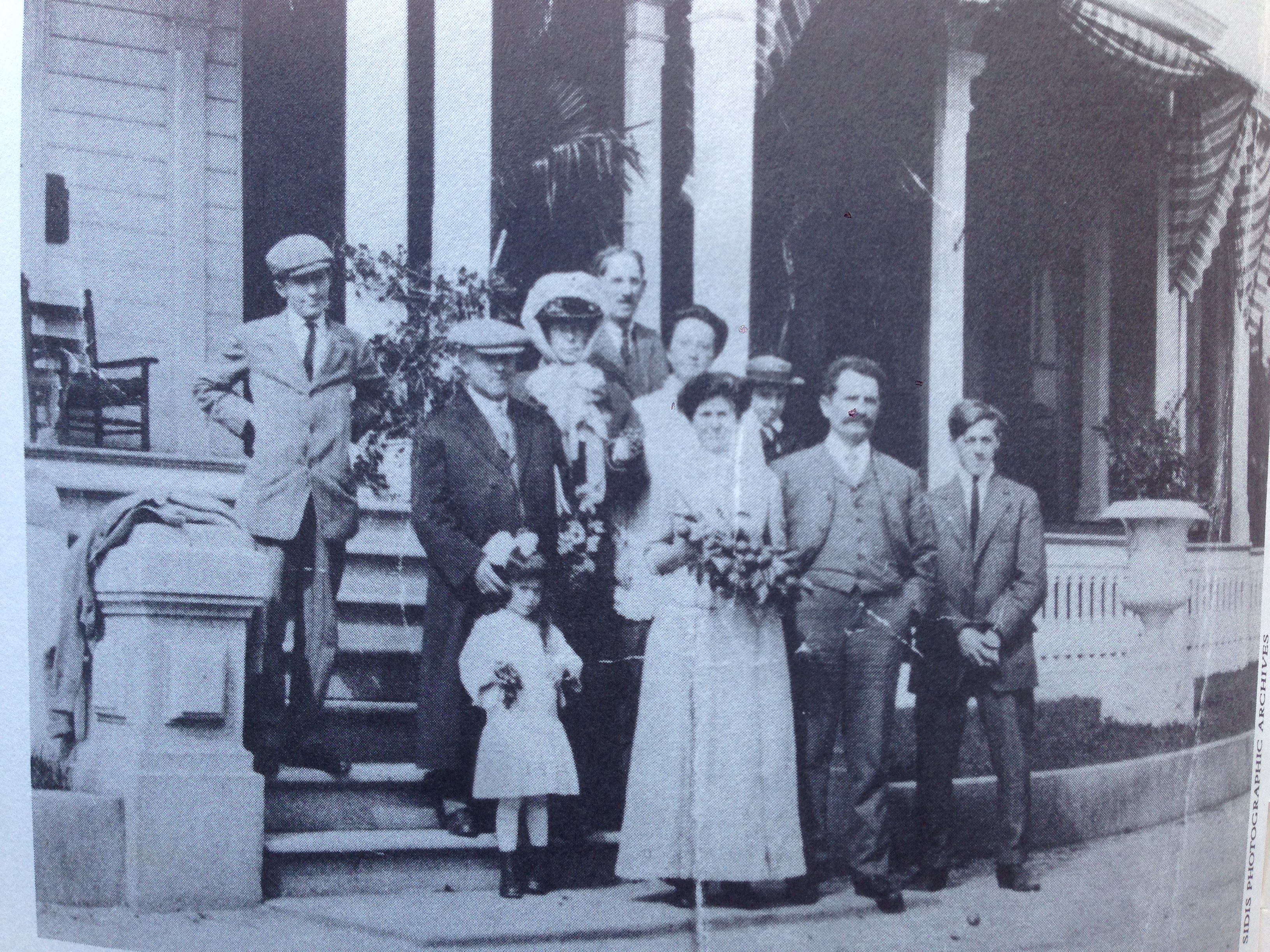  Sidis-at-left.-In-front-Father-and-mother-1914.IMG_4685 