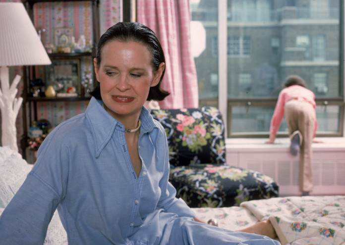  Gloria Vanderbilt At Home 