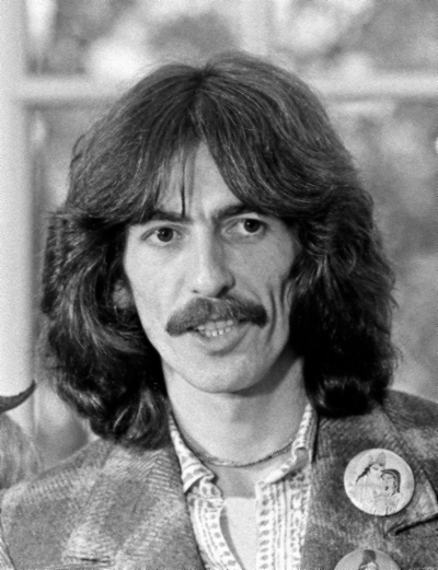  800px-George_Harrison_1974_edited 