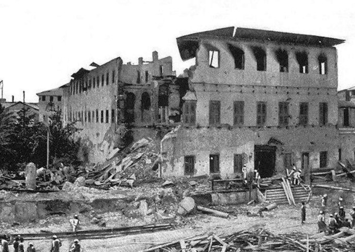 Султанският дворец в Занзибар след обстрела Previous Next Най кратката война