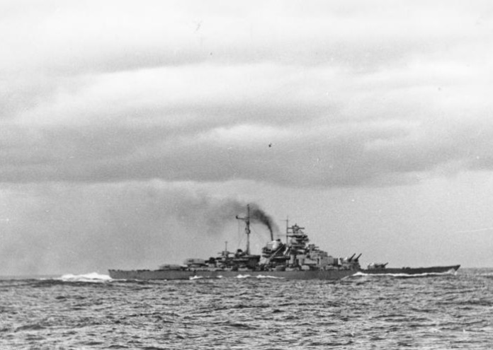  Schlachtschiff Bismarck, nach Seegefecht 