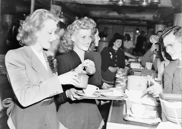Dietrich-Hayworth-Hollywood-Canteen-1942