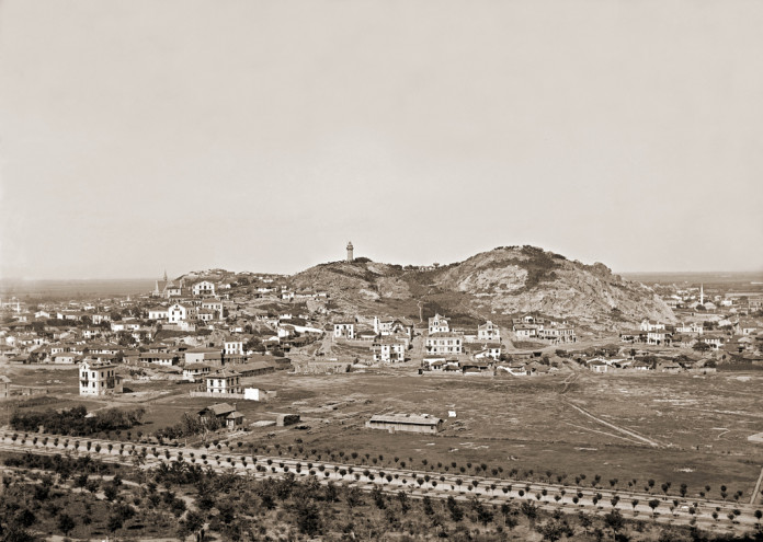Градът на тепетата е известен със своята античност. Неговата история