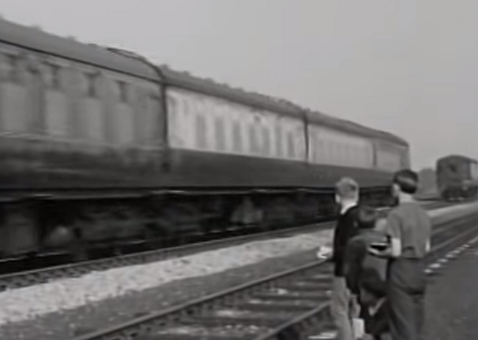 Според Британската железница така наречените slip coach вагони се появяват