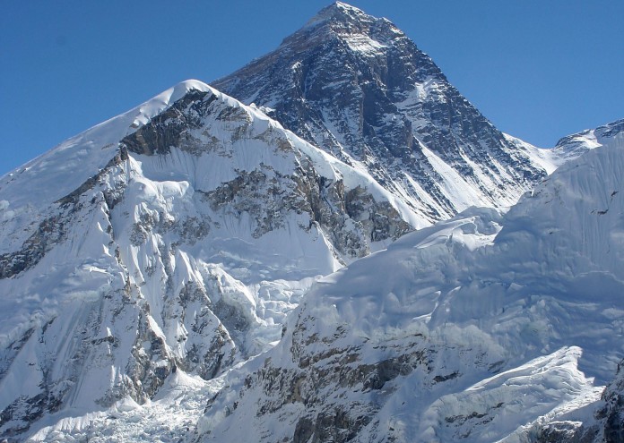 Да се изкачи Еверест е предизвикателство от историческа значимост не
