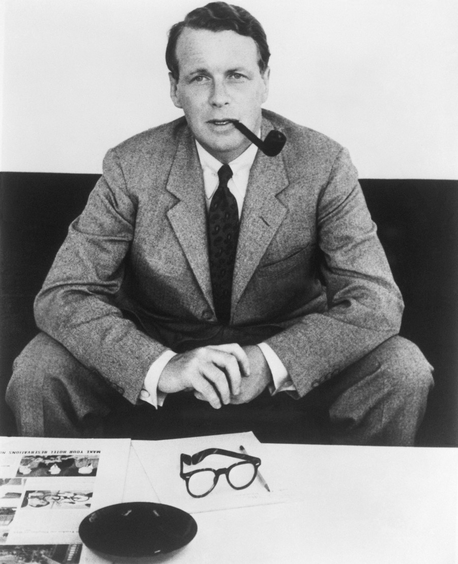  David Ogilvy with Smoking Pipe 