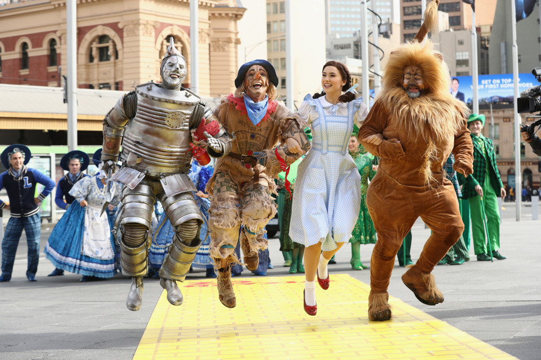  The Wizard of Oz Cast Walk The Streets Of Melbourne 