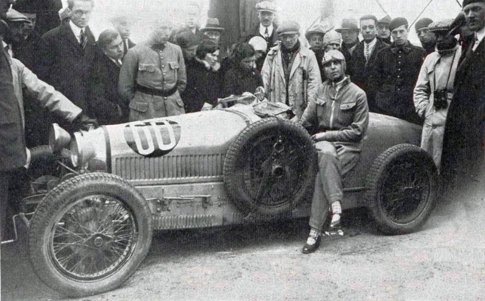  Lucy_Schell_à_la_Coupe_de_Bourgogne_1928,_sur_Bugatti_37A 
