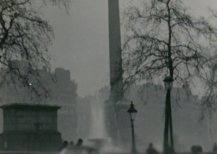През декември 1952 г в Лондон се появява мъгла от