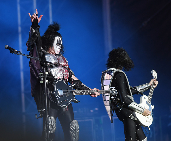  gettyimages-1158838009-594x594 