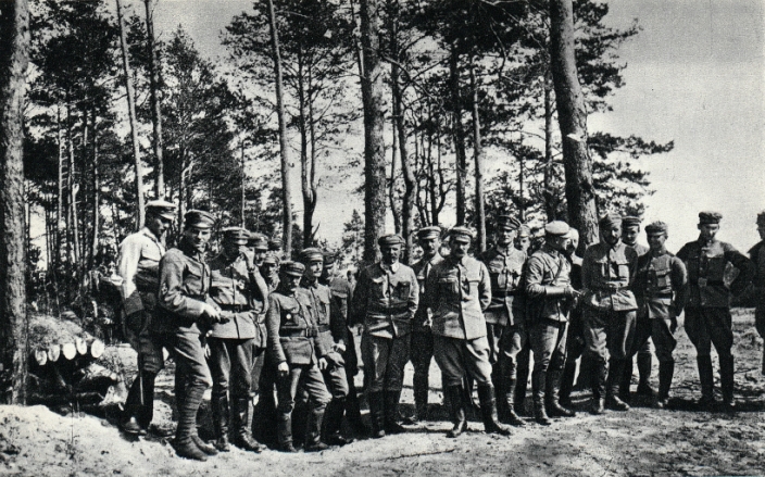  Pilsudski_and_officers_1915 