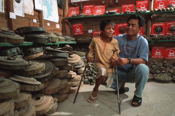  gettyimages-166776955-594x594 