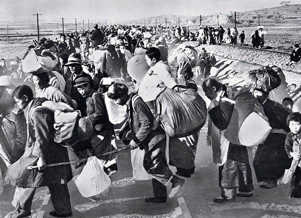  South_Korean_refugees_mid-1950 