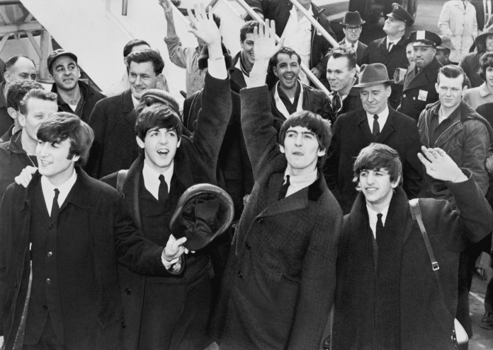 Великата рок банда Beatles подписва първия си договор с ЕМИ