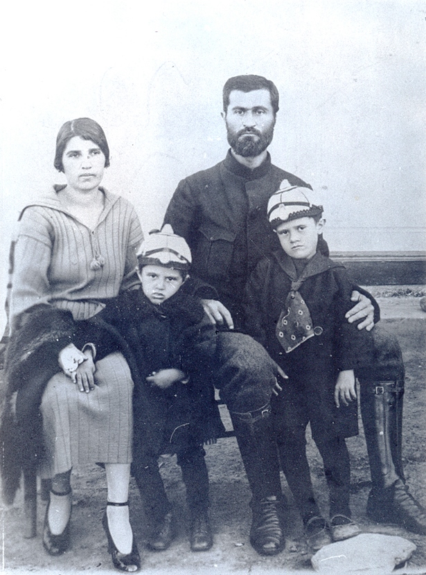 BASA_1933K-3-77_Todor_Alexandrov_with_family