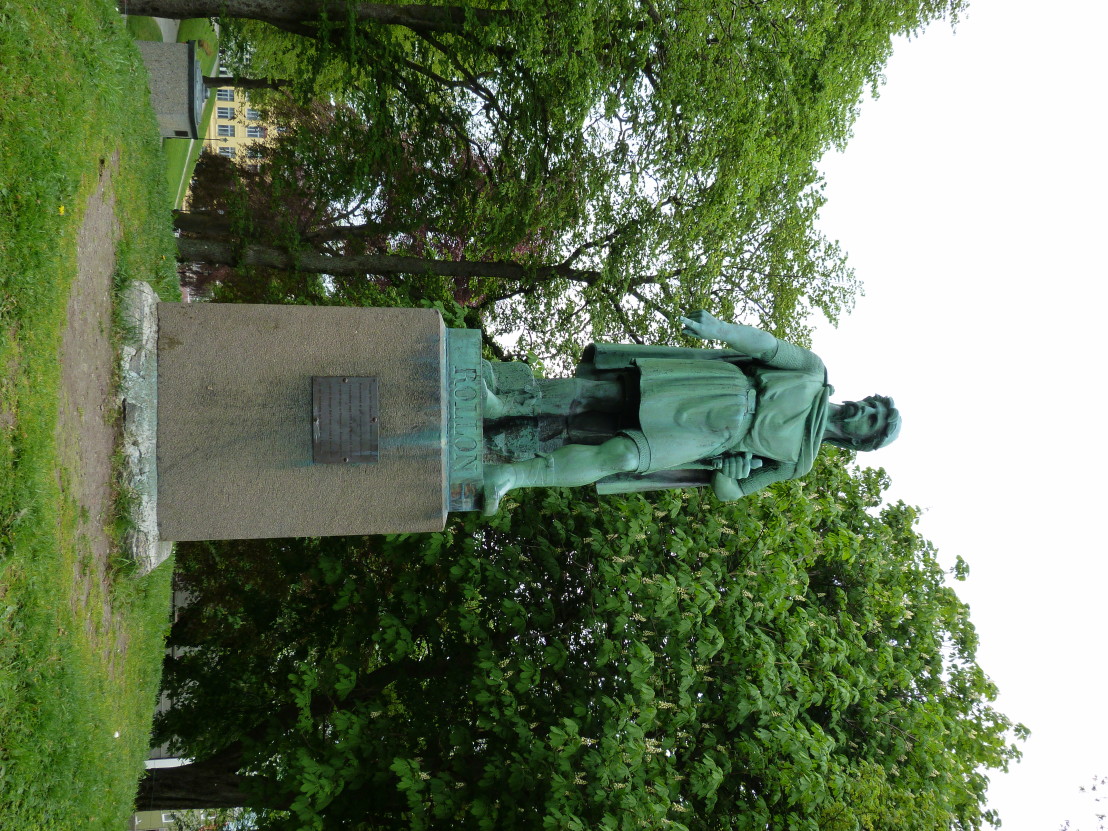  Statue_of_Rollo_in_Ålesund,_Norway 