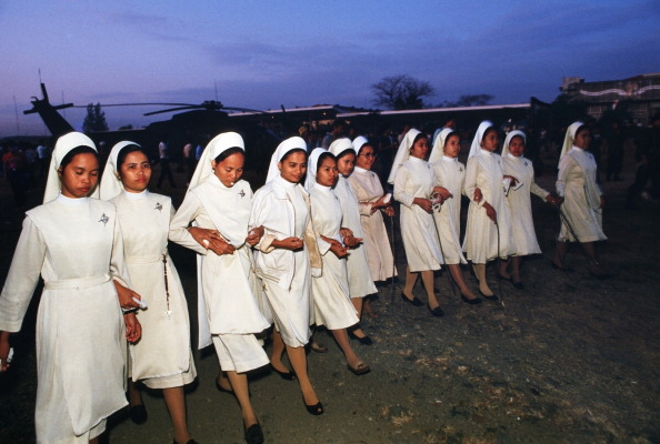  gettyimages-158663525-594x594 