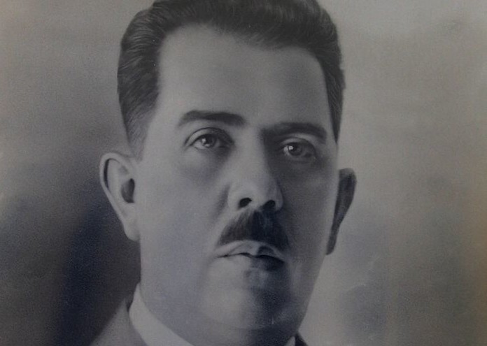 На 5 януари 1940 г левият президент на Мексико Лазаро